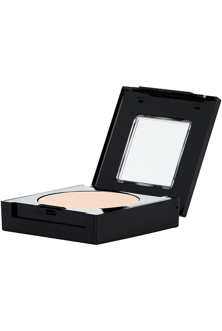 Maybelline Fit Me close-up texture highlights oil-free formula