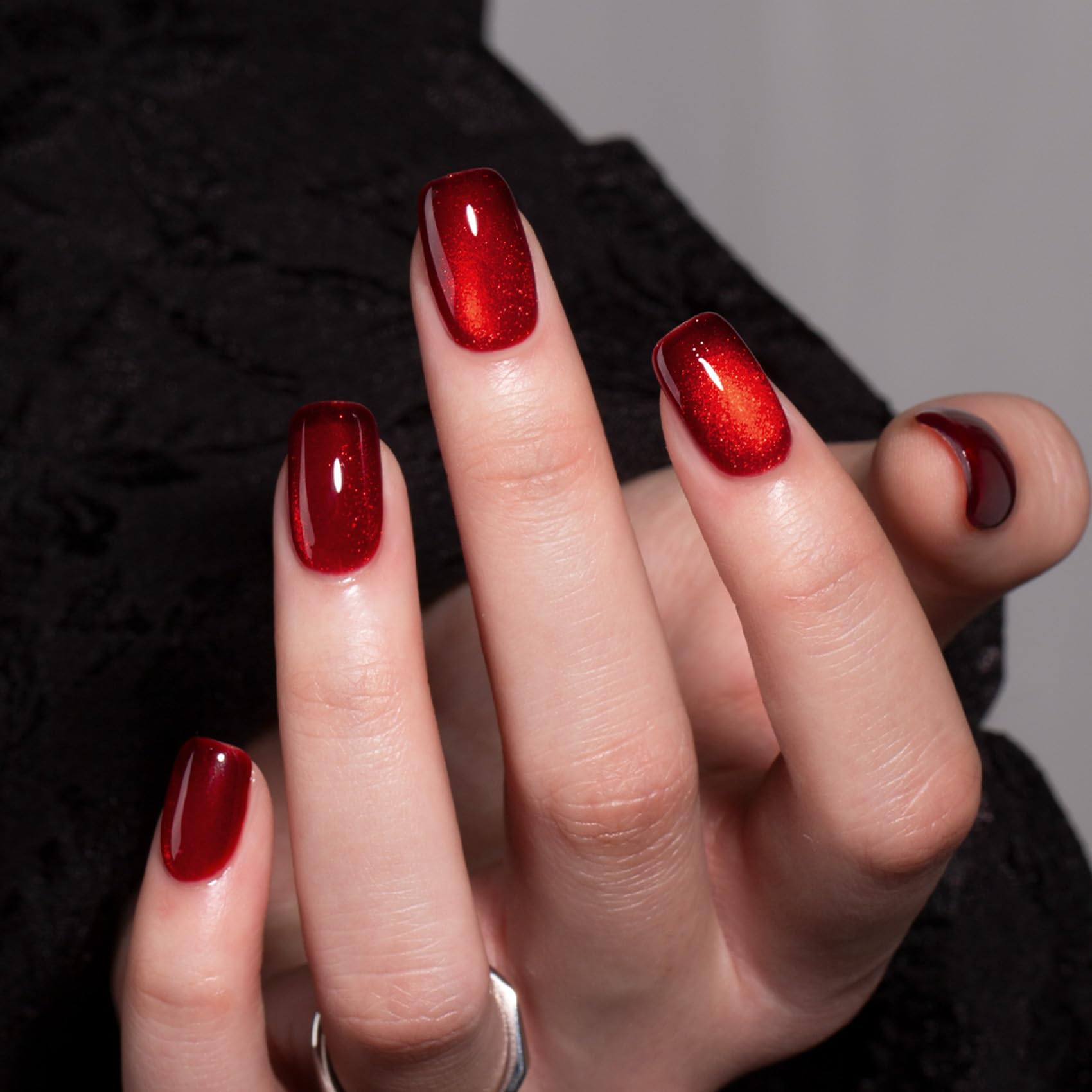 MAYCHAO cat-eye shimmer on nail highlighting light reflections for versatile looks.