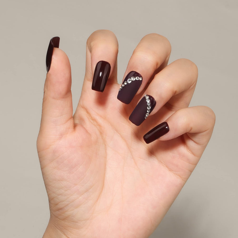 MAYCHAO close-up of gel polish texture and glossy finish.