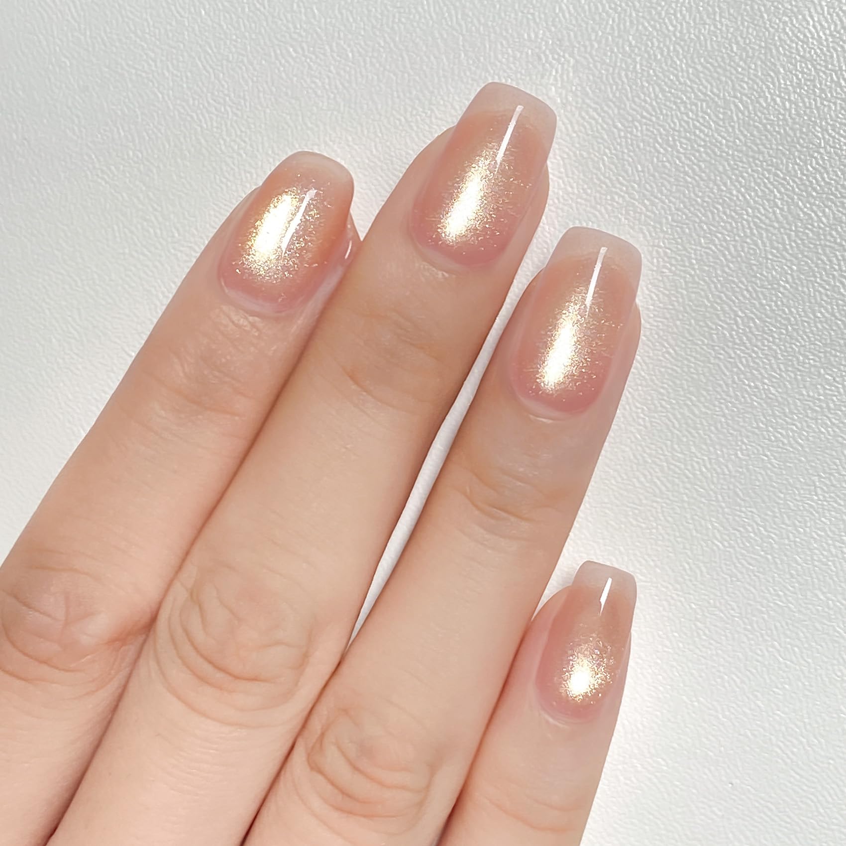 MAYCHAO holographic finish adds luminous sparkle to nail art