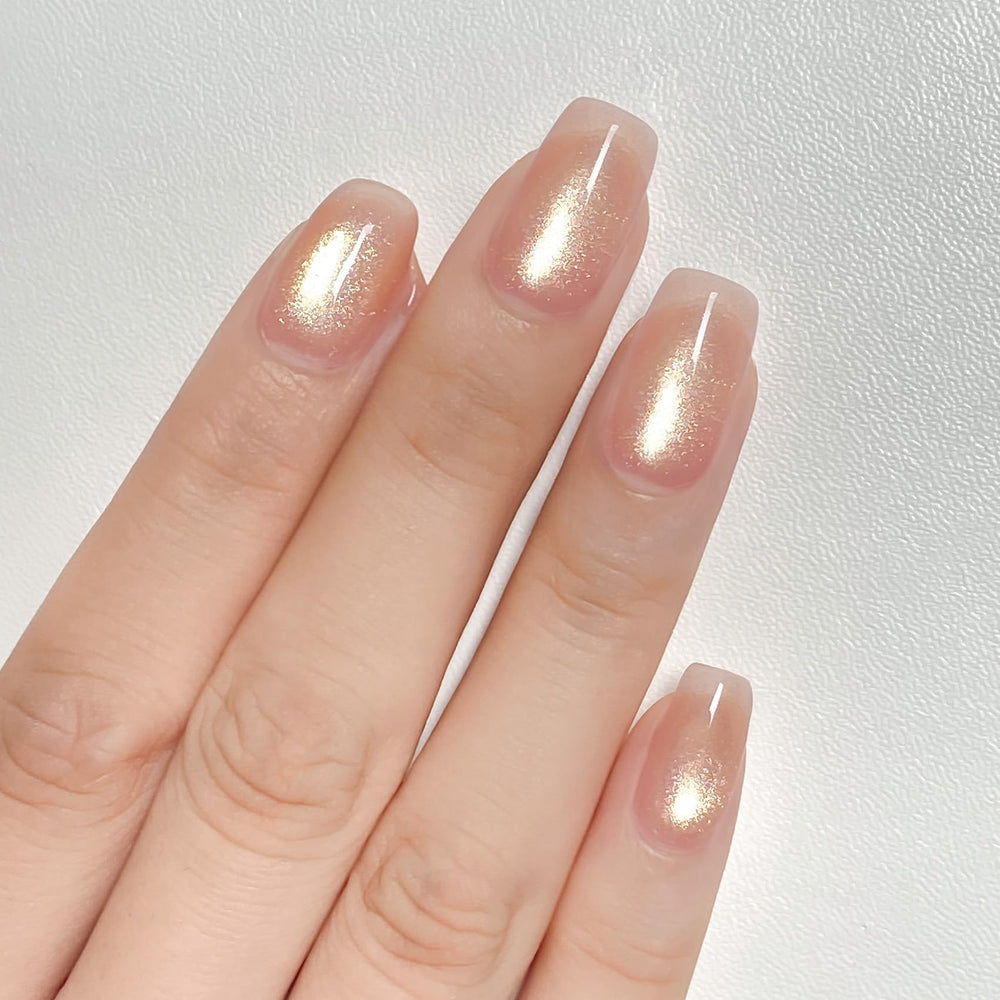 MAYCHAO holographic finish adds luminous sparkle to nail art