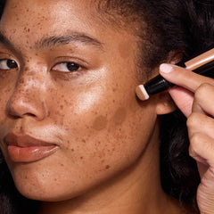 MCoBeauty Instant Contour Cream Bronzer cushion-tip applicator for controlled, precise application