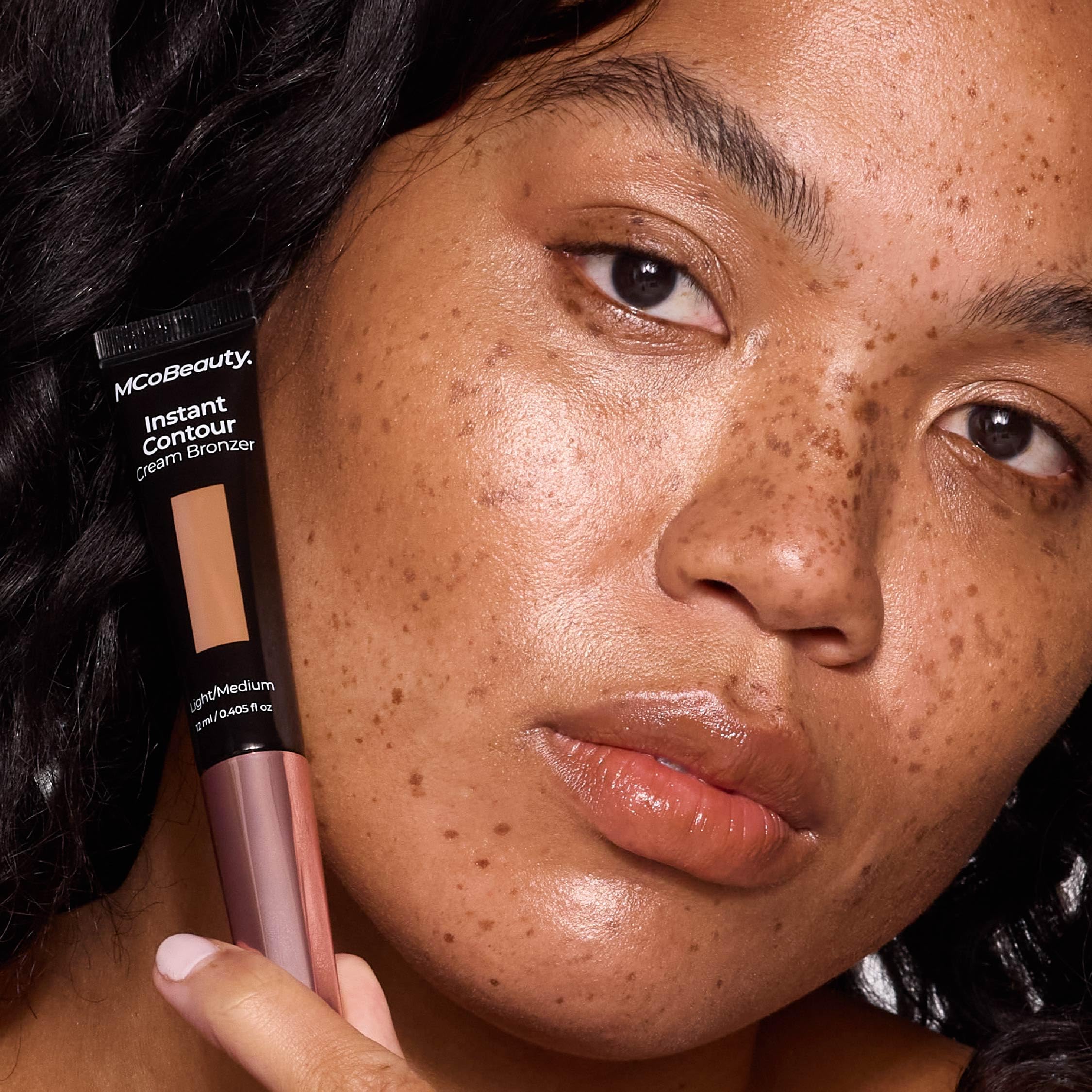 MCoBeauty Instant Contour Cream Bronzer accentuates jawline for balanced features