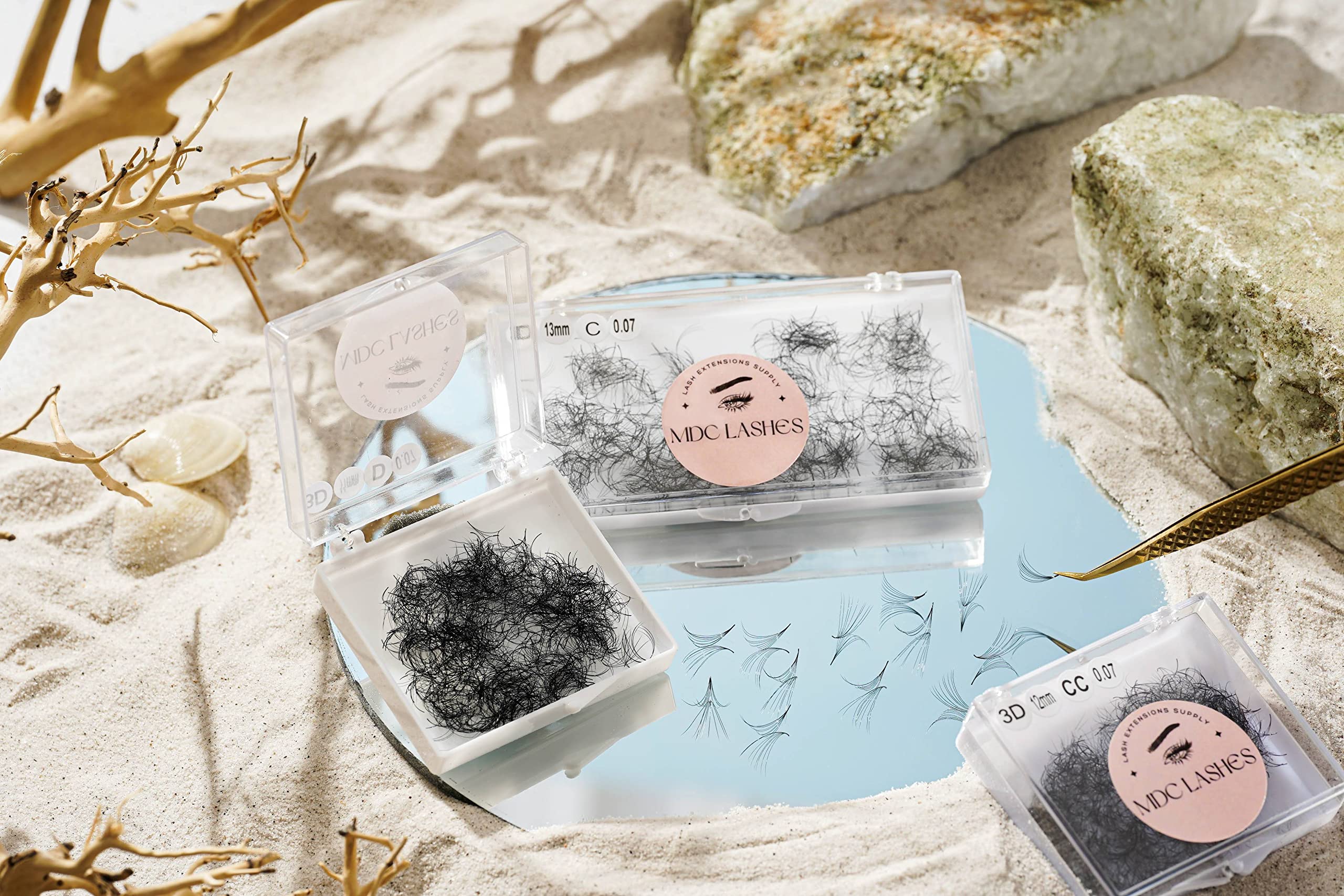 Ready-to-use MDC Lashes promade fans to speed up professional lash applications.
