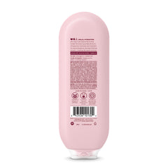 Close-up of jojoba oil in Method Daily Lotion emphasizing balanced hydration.