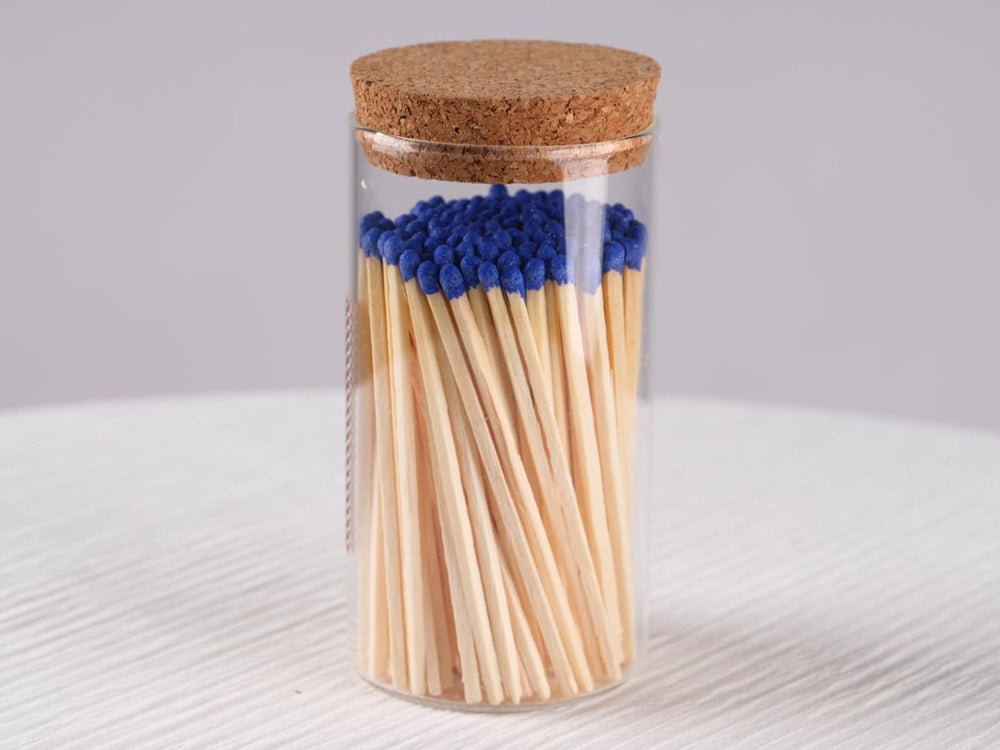 Meya Luxury 10 cm long matches ignite candles safely and smoothly.