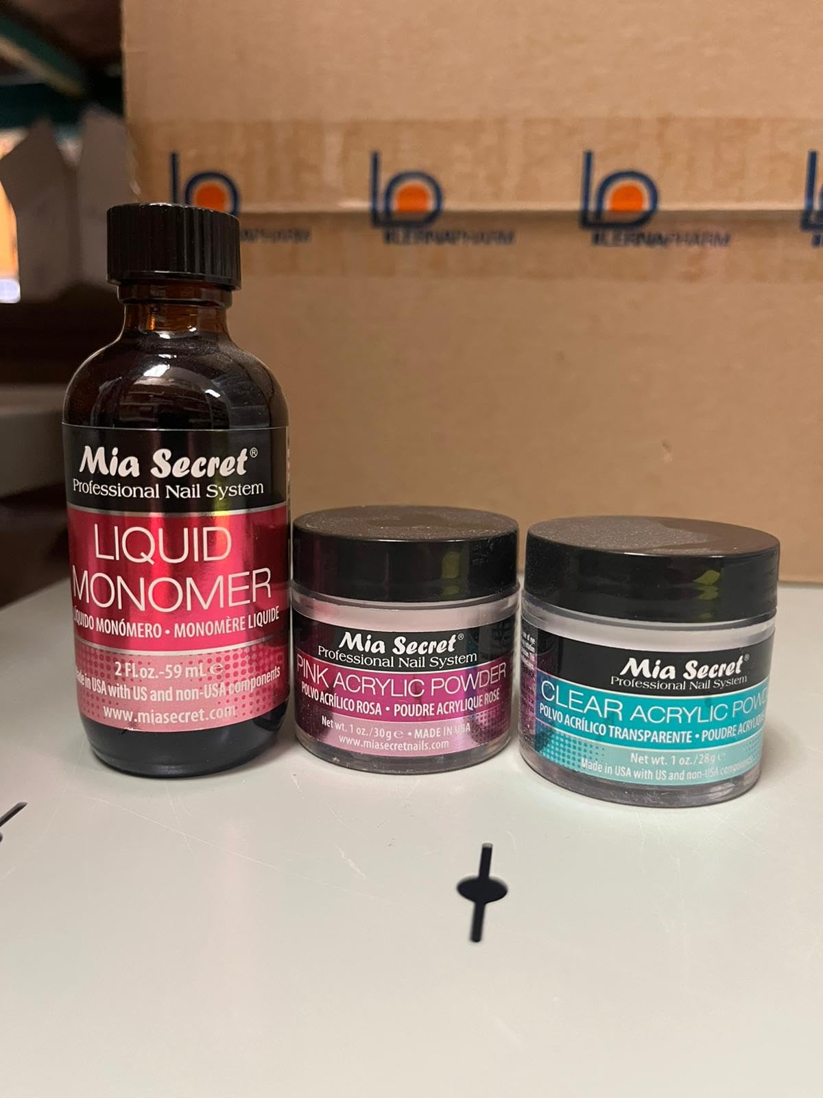 Mia Secret clear acrylic powder 1oz for transparent overlays.