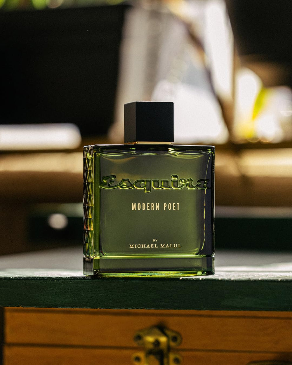 Michael Malul Modern Poet Esquire nozzle pour shot for clean application
