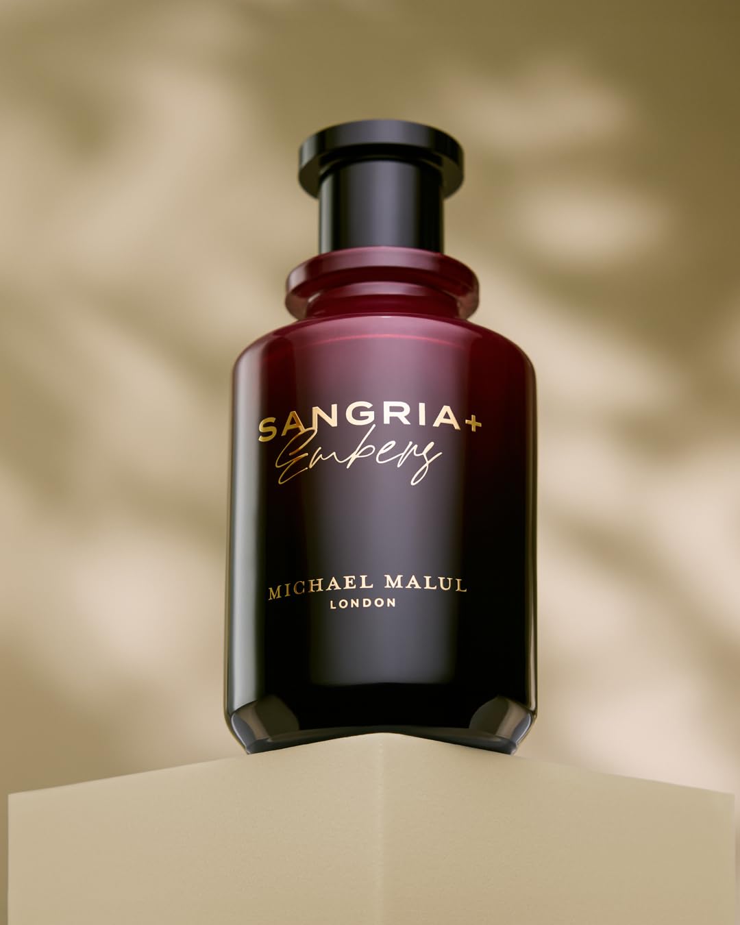 Michael Malul Sangria+Embers base-notes close-up featuring amber and sandalwood.