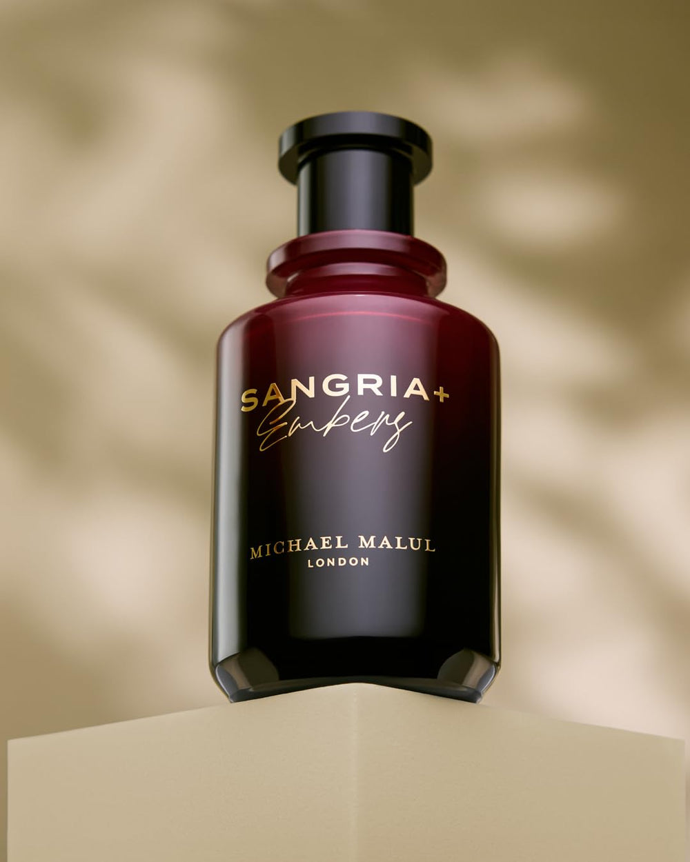 Michael Malul Sangria+Embers base-notes close-up featuring amber and sandalwood.