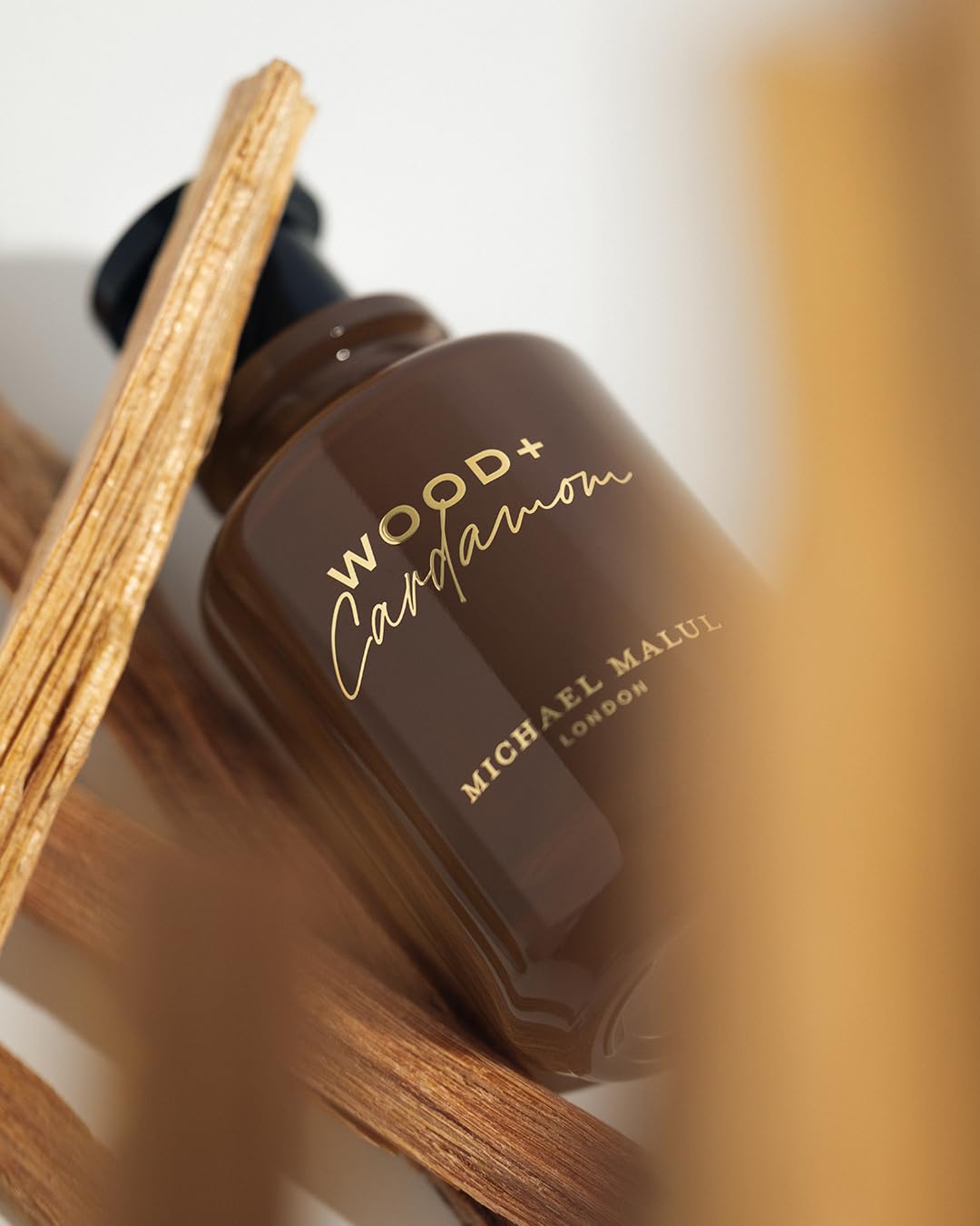 Label detail of Michael Malul Wood + Cardamom EDP.