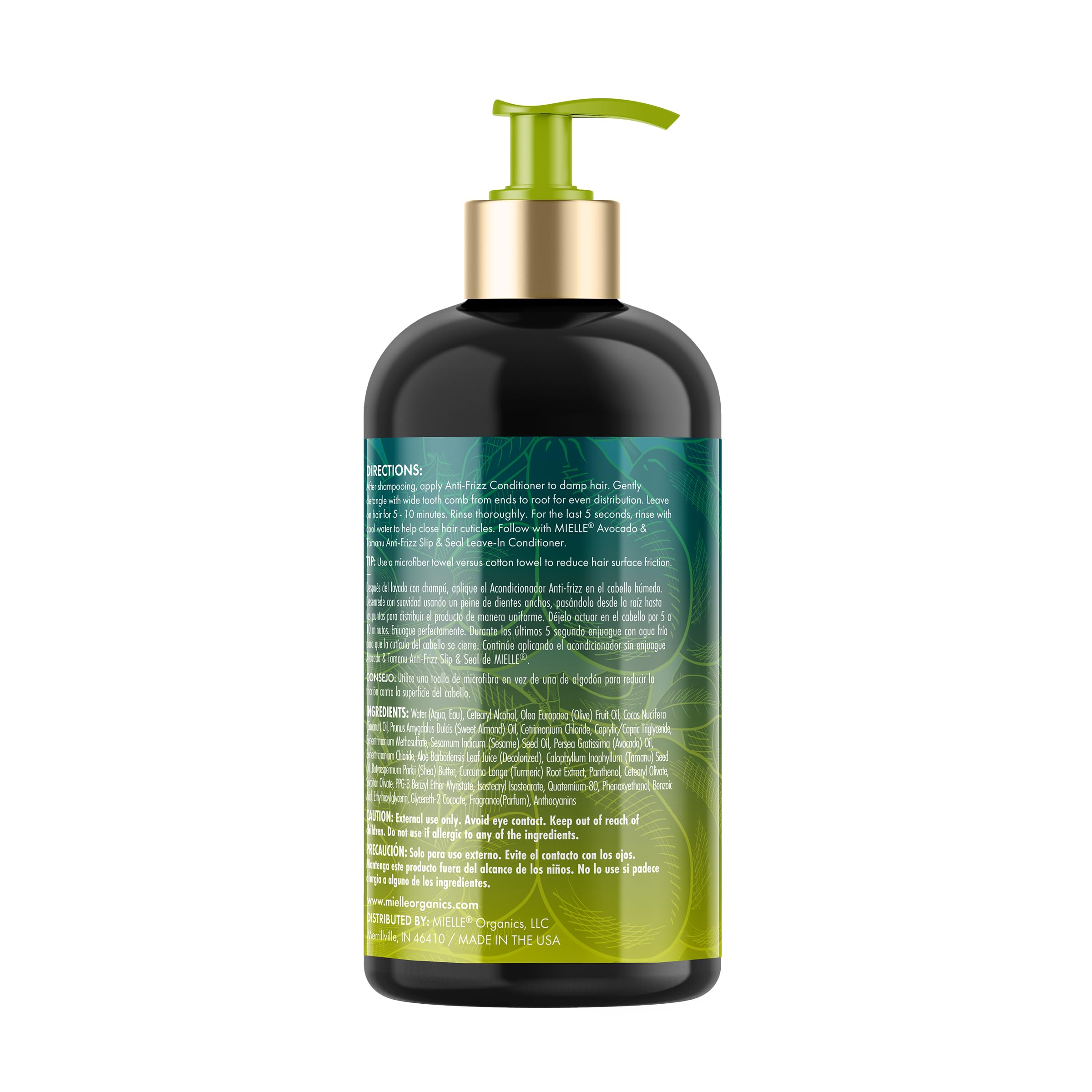 Wide-tooth comb detangling hair with Mielle Organics Avocado and Tamanu Conditioner.