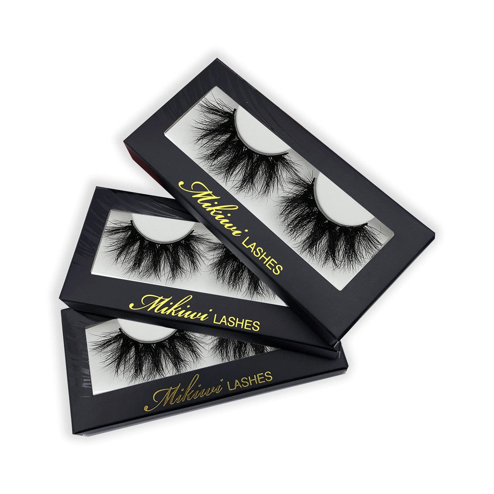 Mikiwi lashes create a dramatic wedding-day gaze, perfect for photos