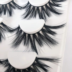 Mikiwi Lashes handmade eyelash set crafted with care.