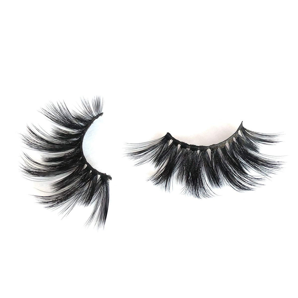 MIKIWI night-out dramatic lashes deliver a striking, confident gaze.