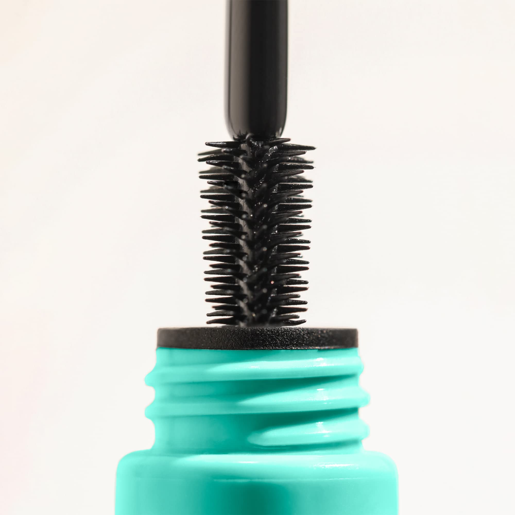 Milani Tubing Mascara removes with warm water without flaking