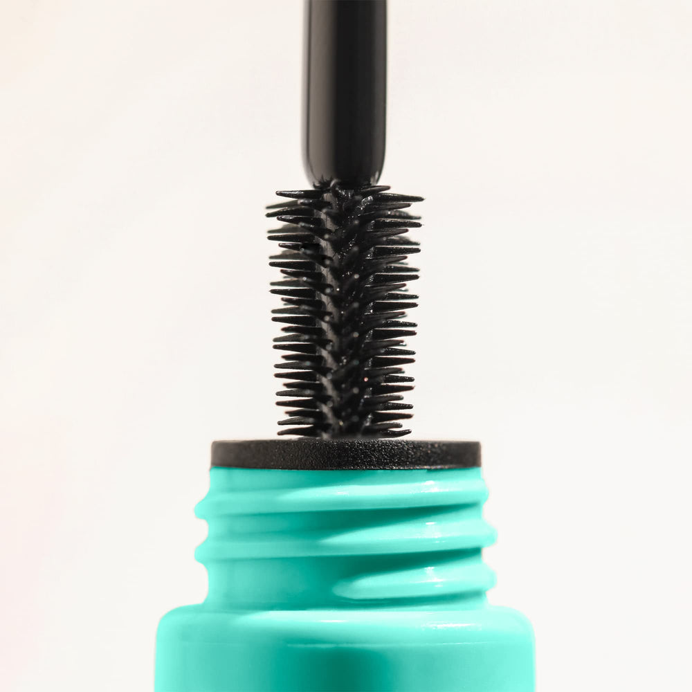 Milani Tubing Mascara removes with warm water without flaking