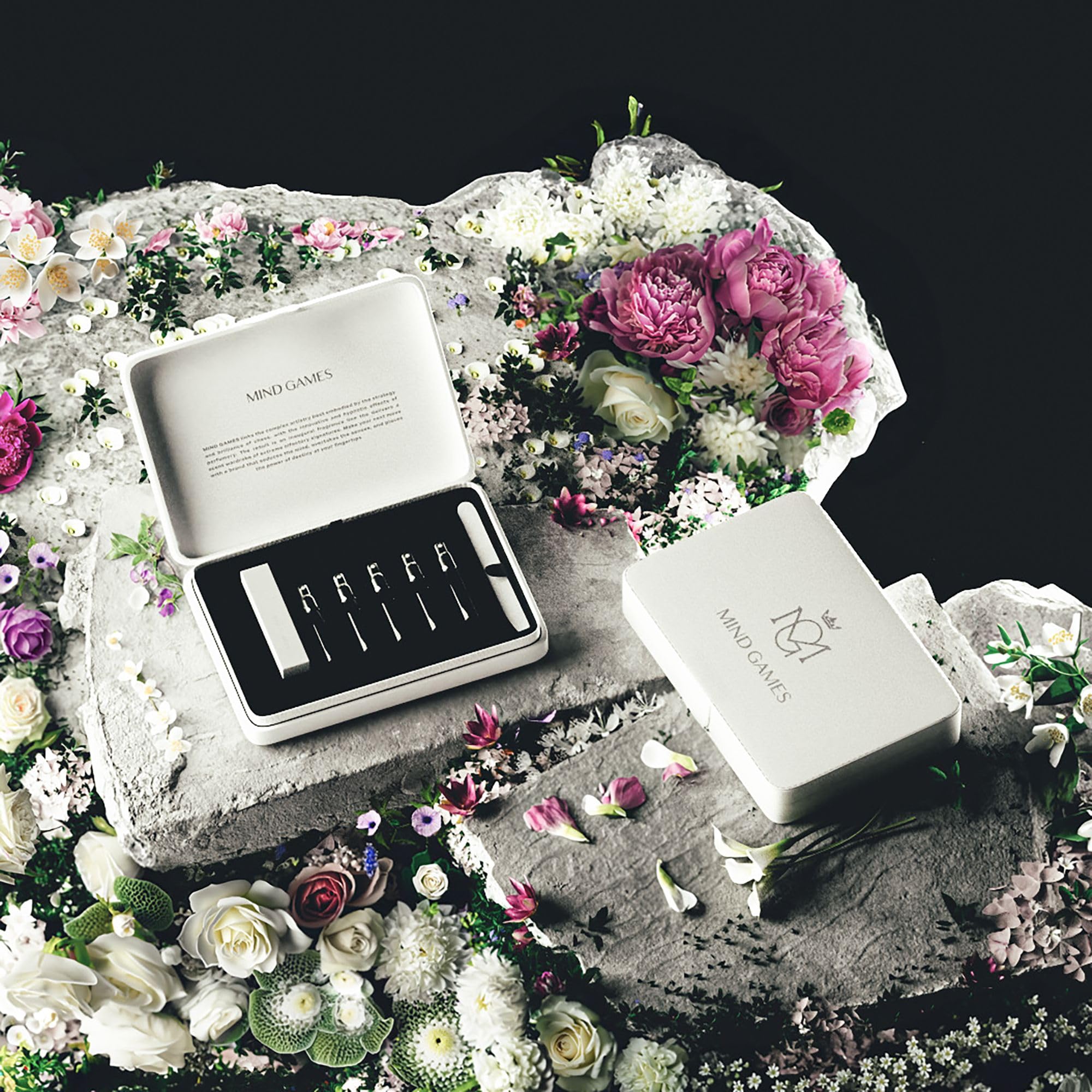 Mind Games travel case in solid Zamak protecting fragrances during trips.