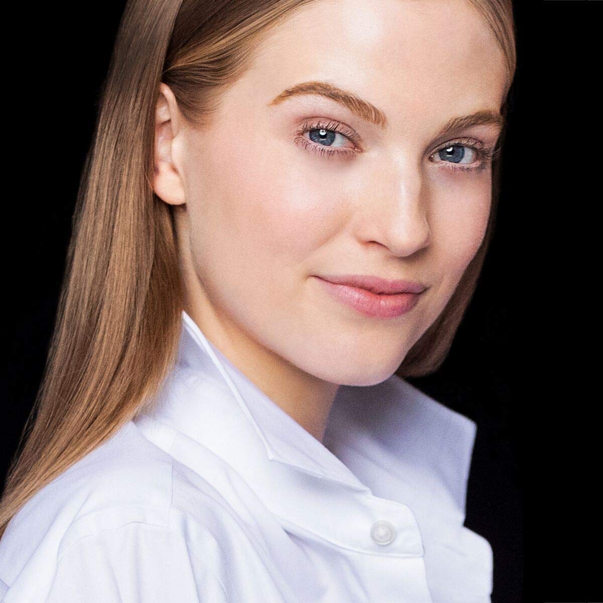 Mineral Air foundation with Mist Device enables quick, even application.