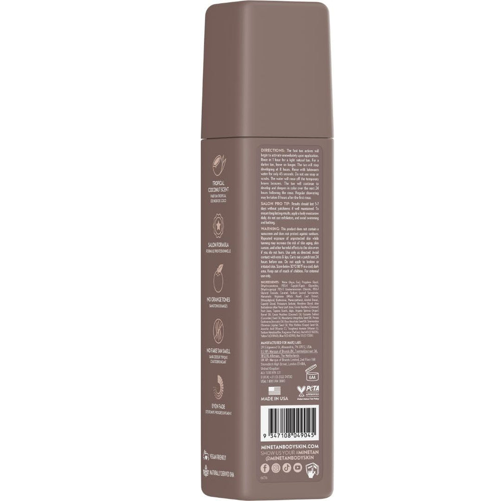 MINETAN Ultra Dark application mitt demonstrating streak-free self-tan technique.