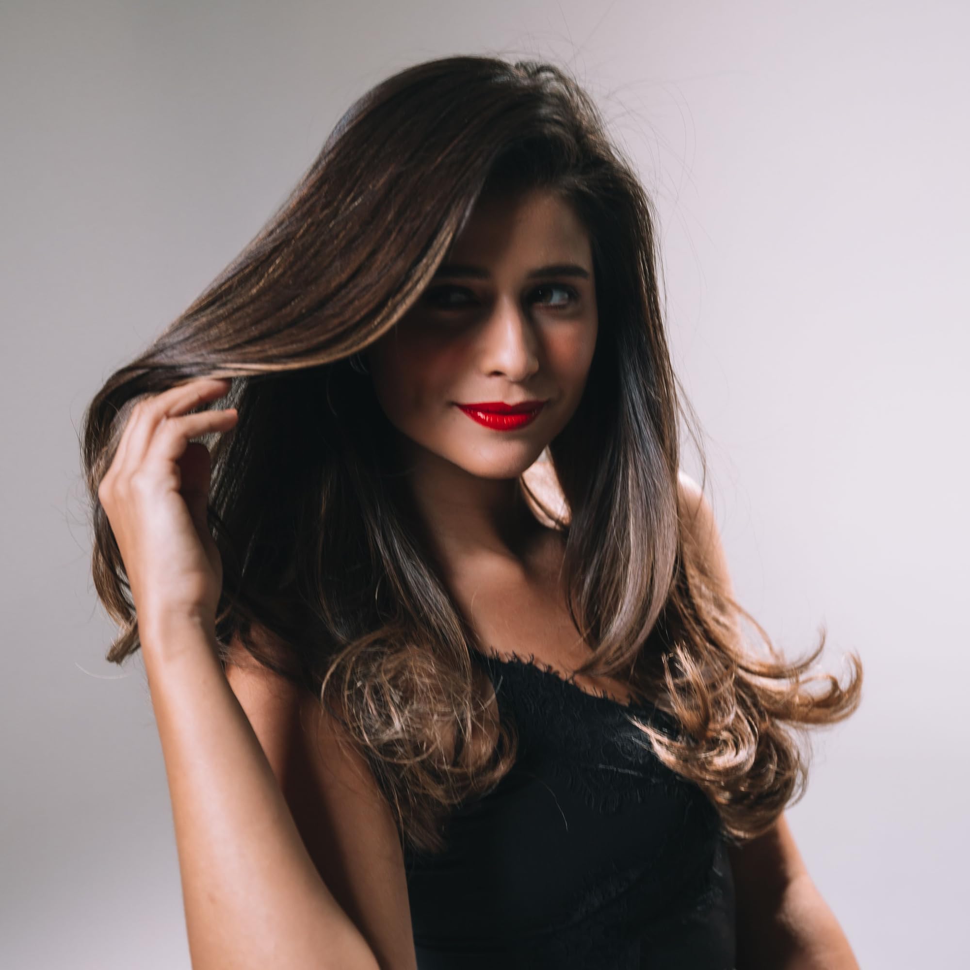 Hair appears shiny and smooth after using Mirta De Perales conditioner.