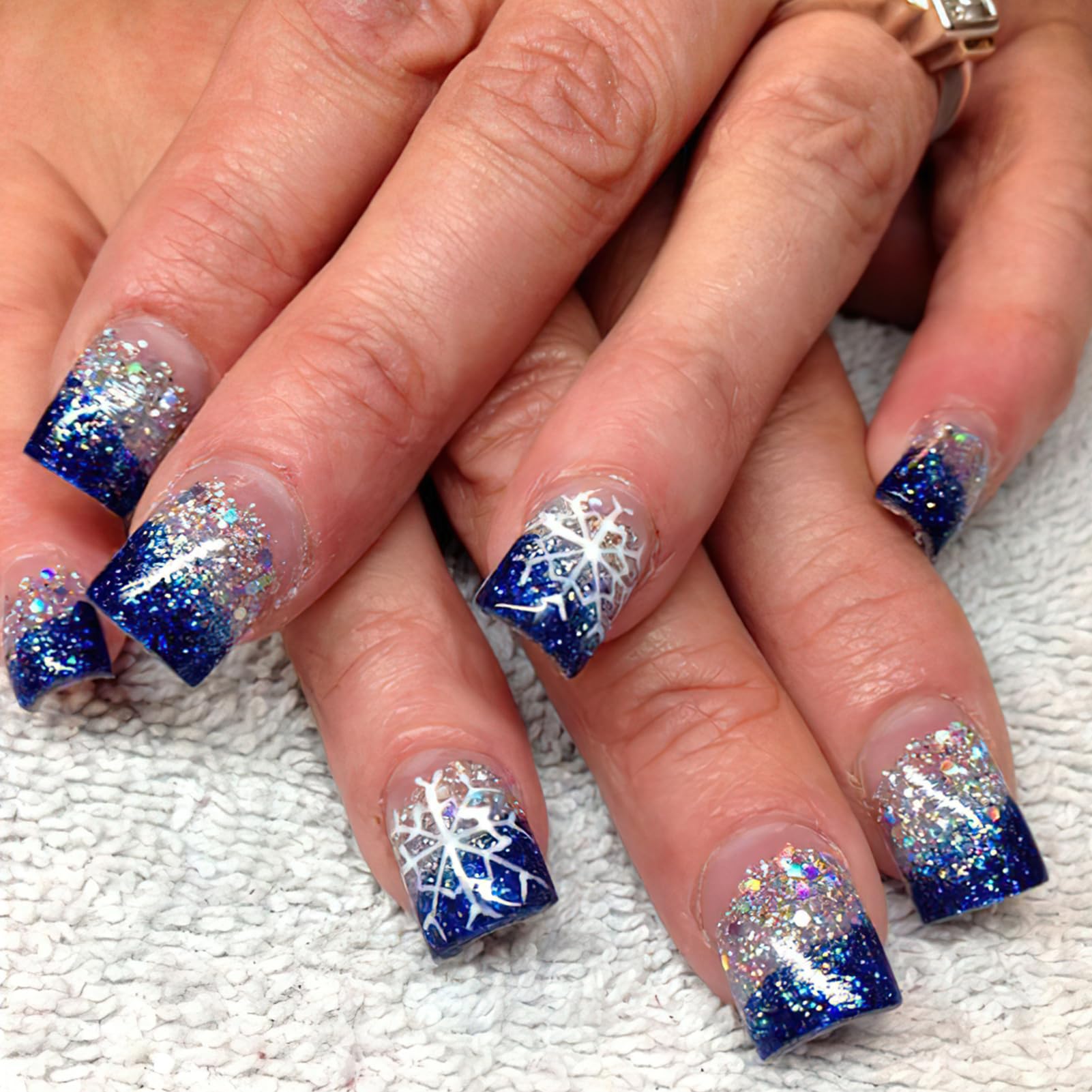 Mkwntg Christmas press-on nails in short square blue with snowflake design for festive glam.