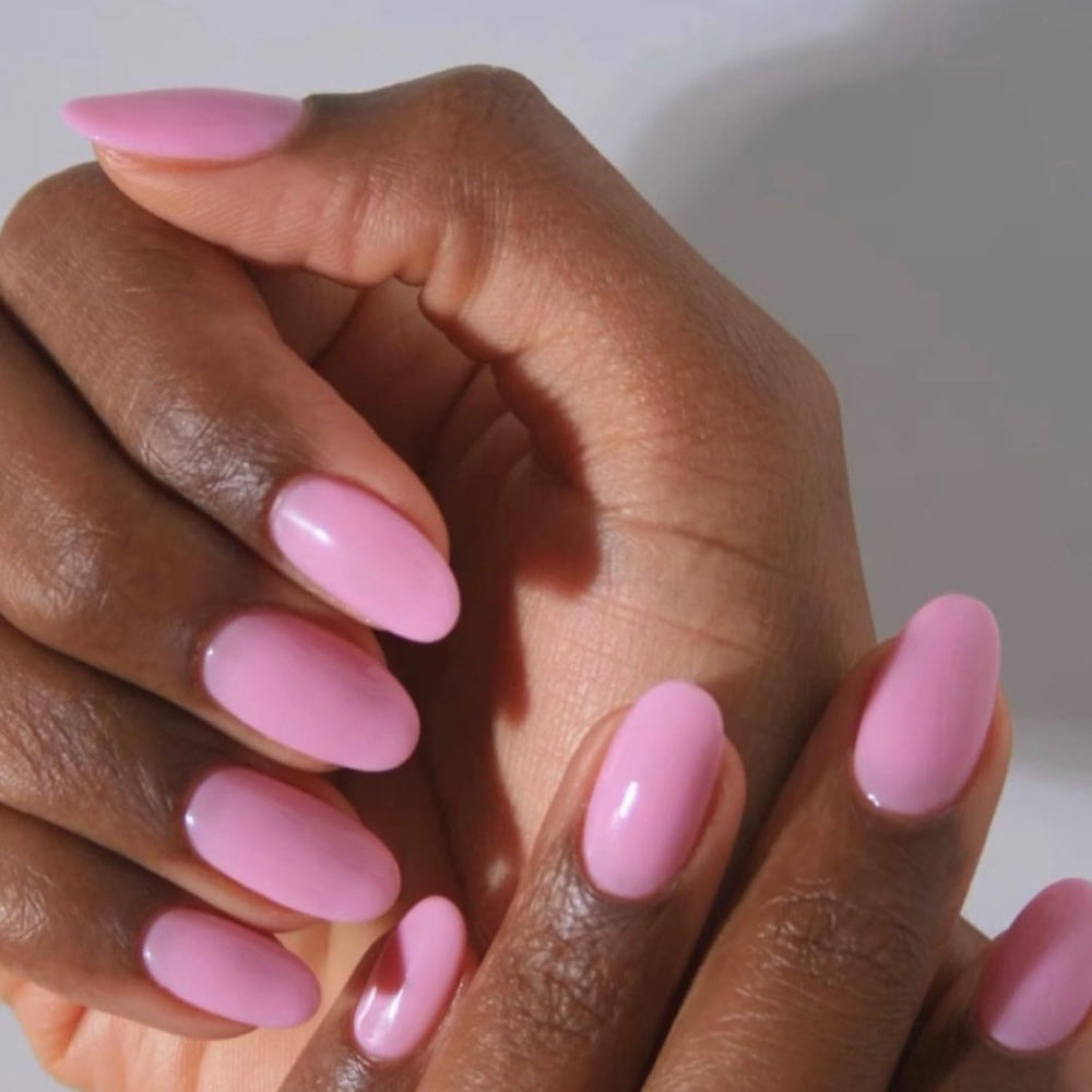 Modelones 32-piece nails in 16 sizes displayed for versatile fit.