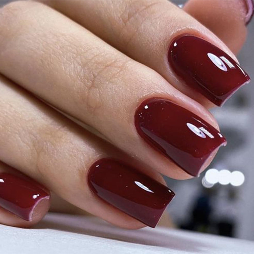 Modelones press-on nails pack with glue tabs enables quick, clean application.