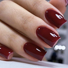 Modelones press-on nails pack with glue tabs enables quick, clean application.