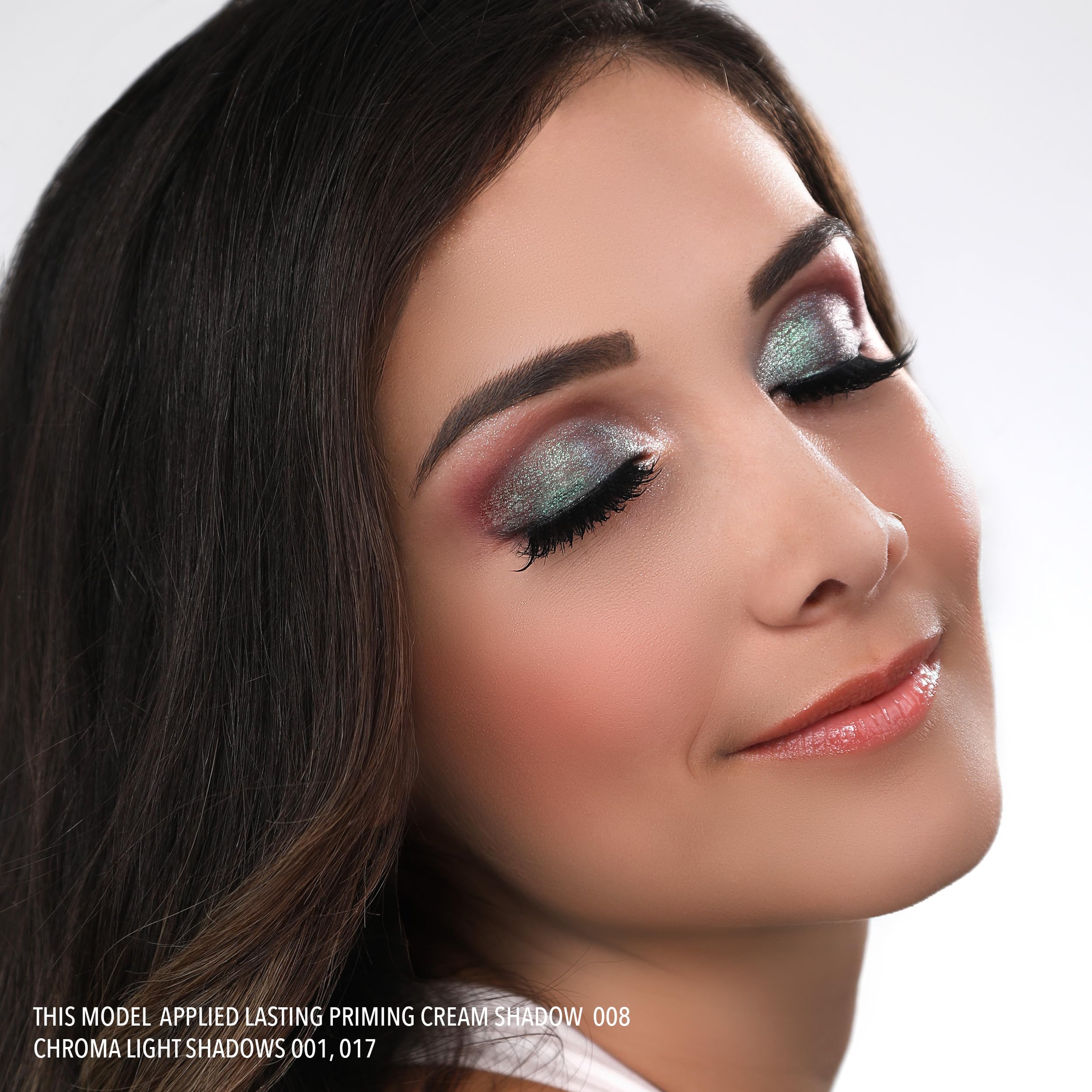Moira Chroma Light Shadow 022 Full Moon glides on for easy, seamless blending.