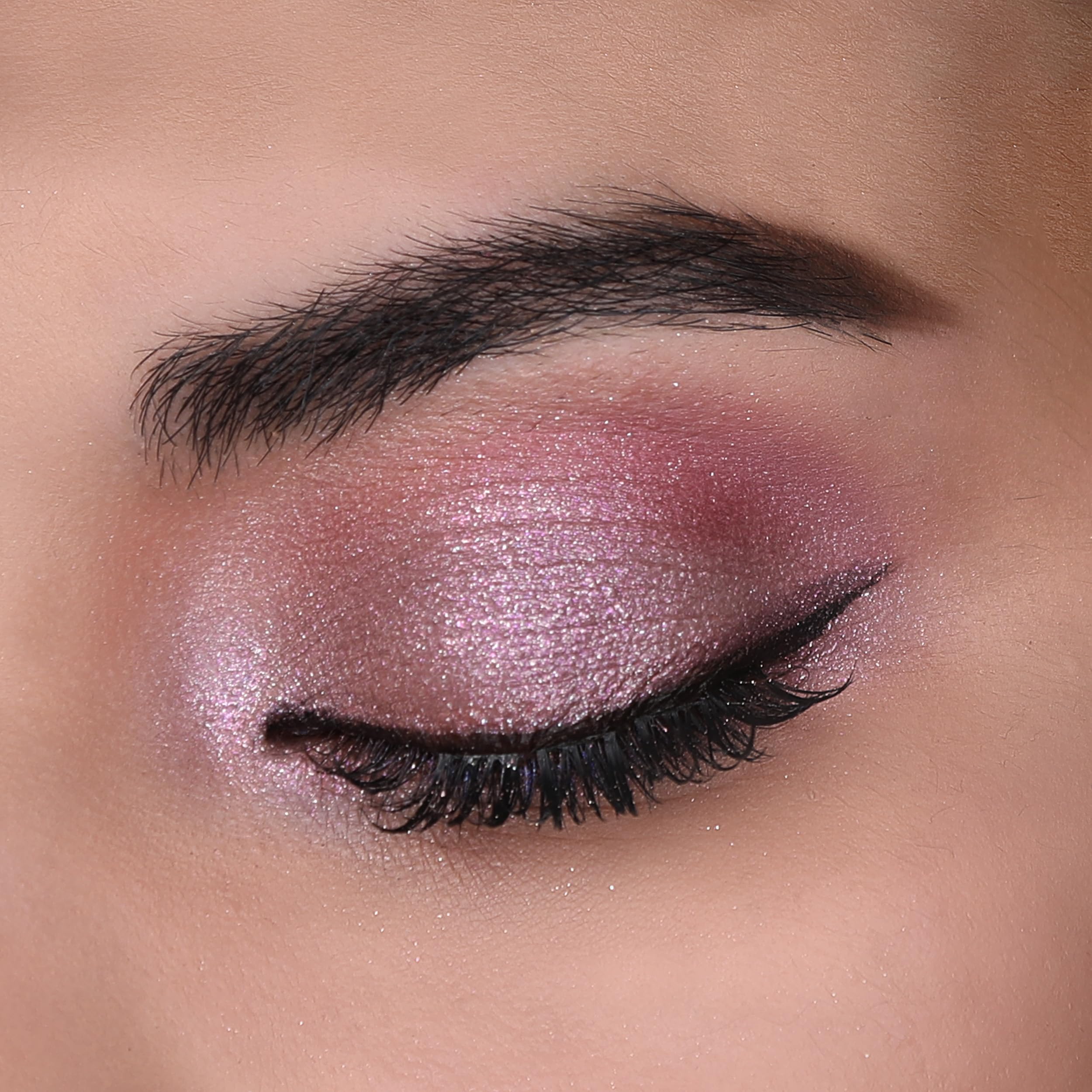 Moira Chroma Light Shadow Tempting 002 creamy-blend texture for smooth, seamless application.