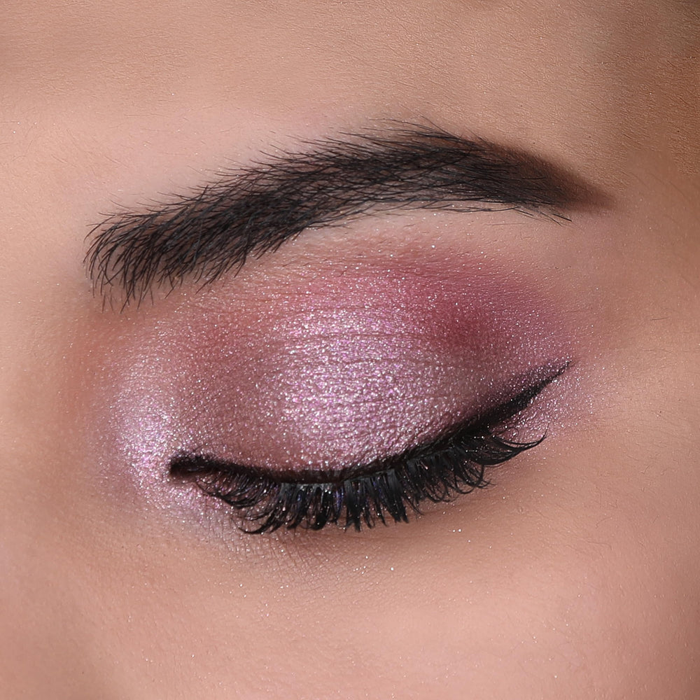 Moira Chroma Light Shadow Tempting 002 creamy-blend texture for smooth, seamless application.