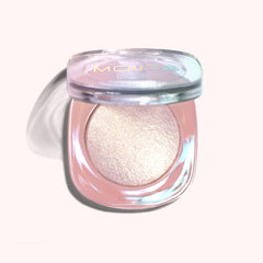 Moira Dreamlight Highlighter Honeysuckle adds radiant sparkle to the face for luminous everyday glow.