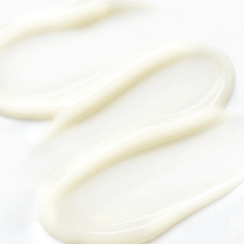 MOMOHOO cooling metal applicator gently massages the under-eye area to soothe fatigue.