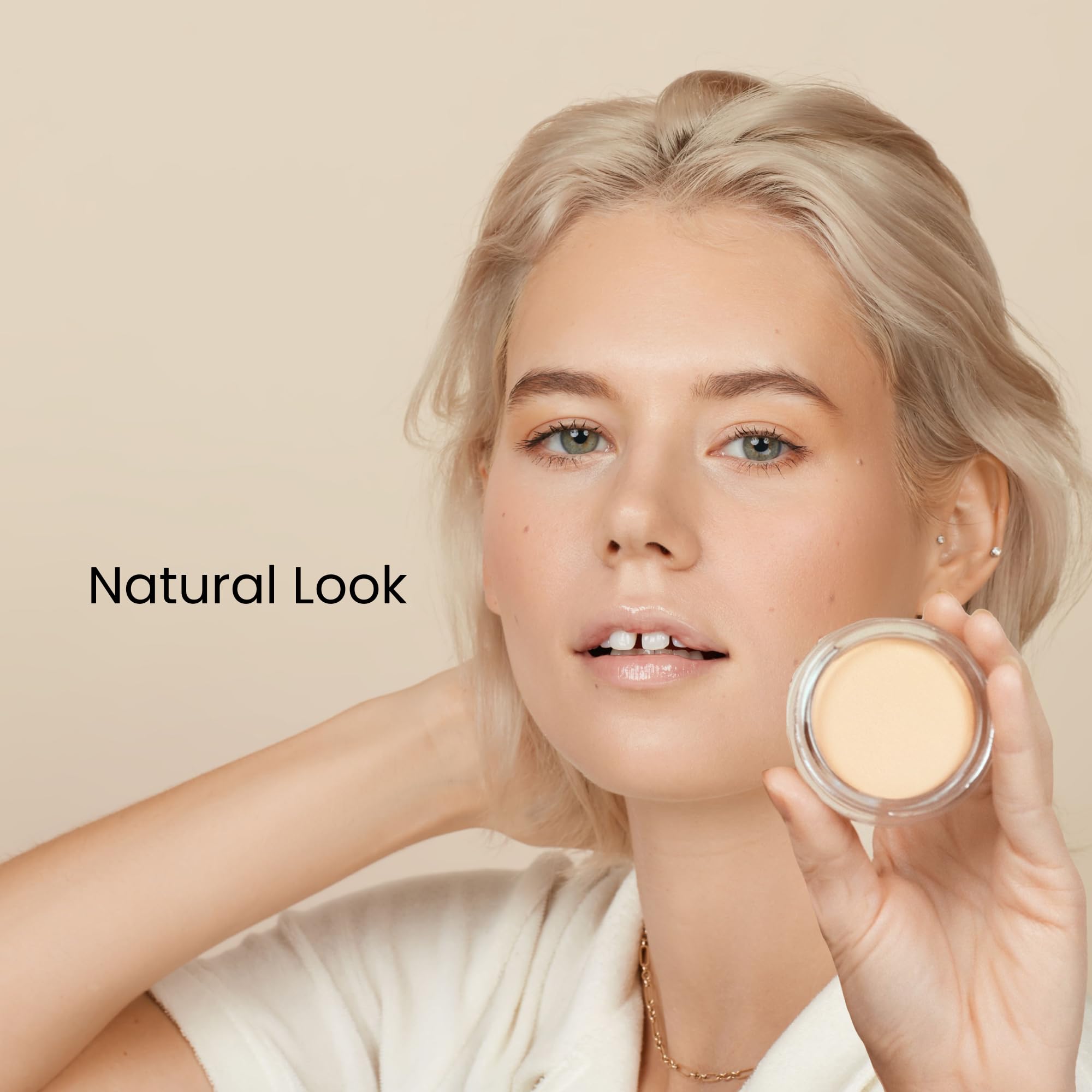 Monika Blunder Beauty Blunder Cover travel-size packaging for on-the-go touch-ups.