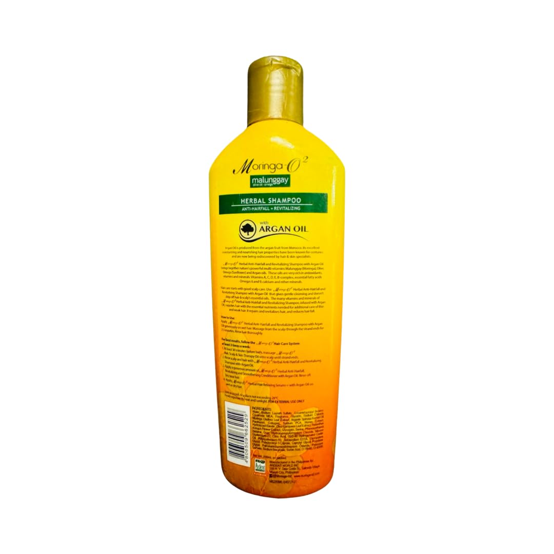 Moringa-O2 Malunggay Herbal Shampoo lather demo showing cleansing action