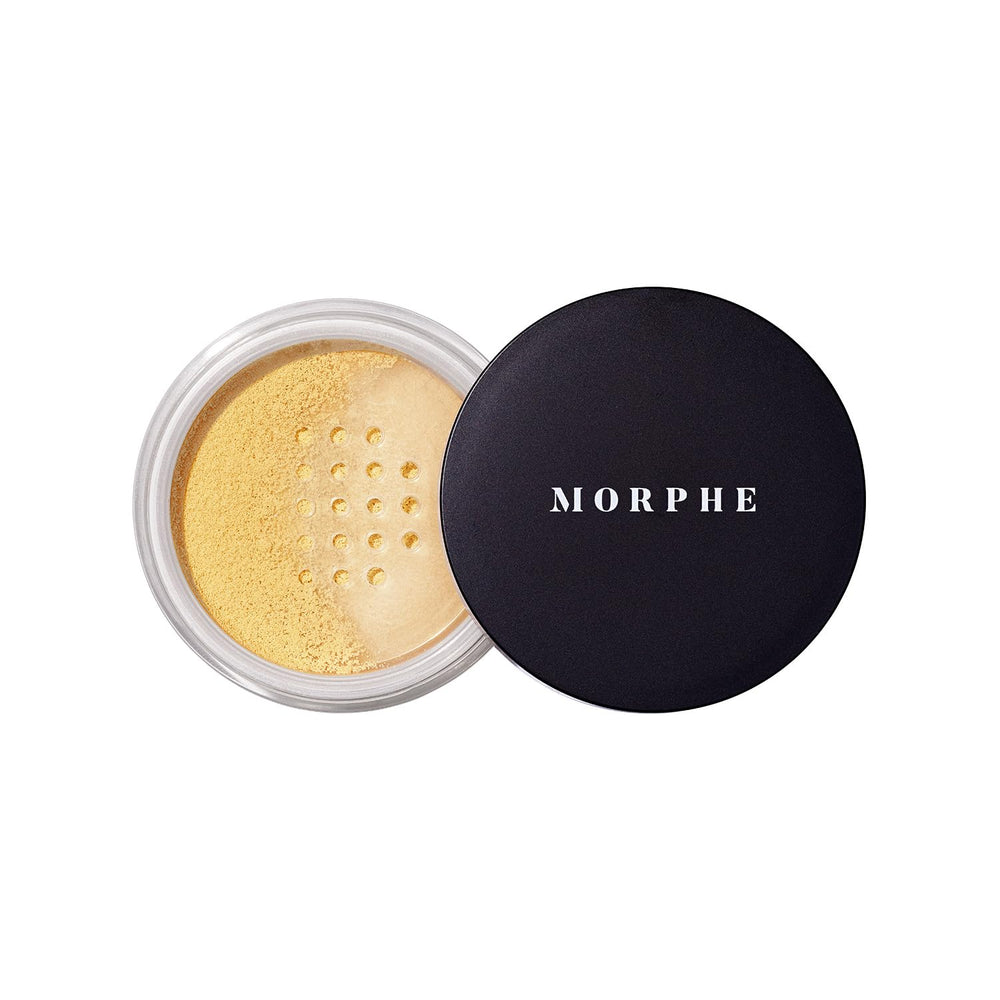 MORPHE Bake & Set Banana shade powder provides a soft, natural finish for brightened skin.
