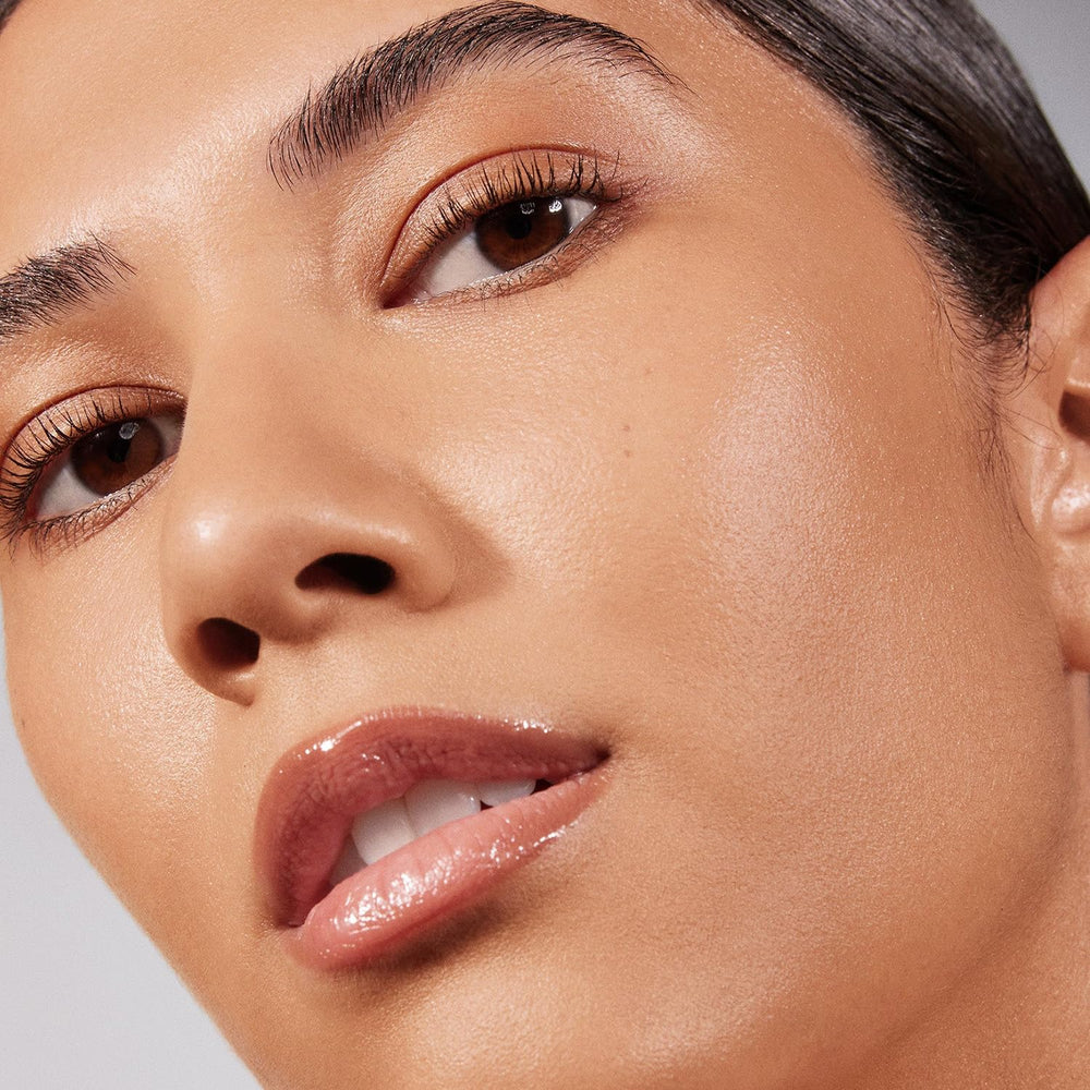 Morphe Lightform Dewy Foundation pump dispense enables precise application