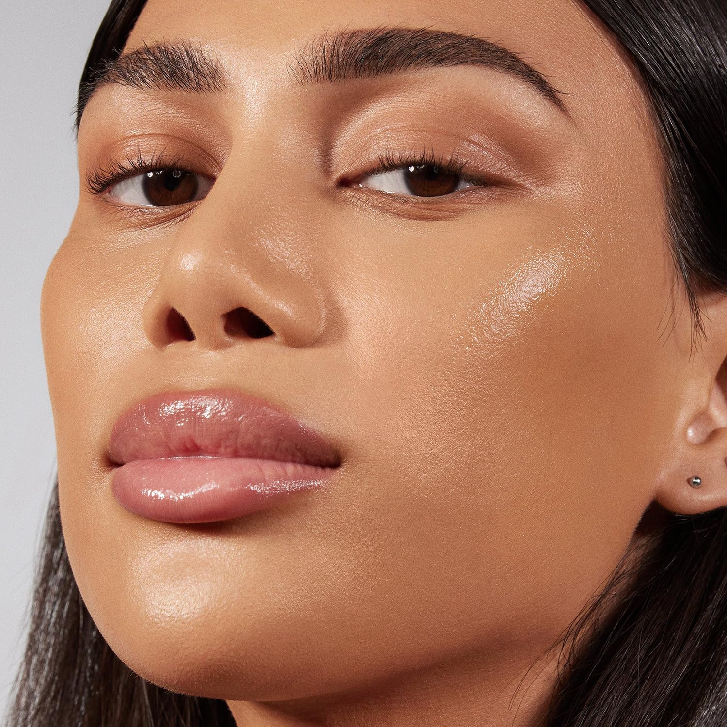 Morphe Lightform Dewy Foundation pump dispense for controlled buildable coverage