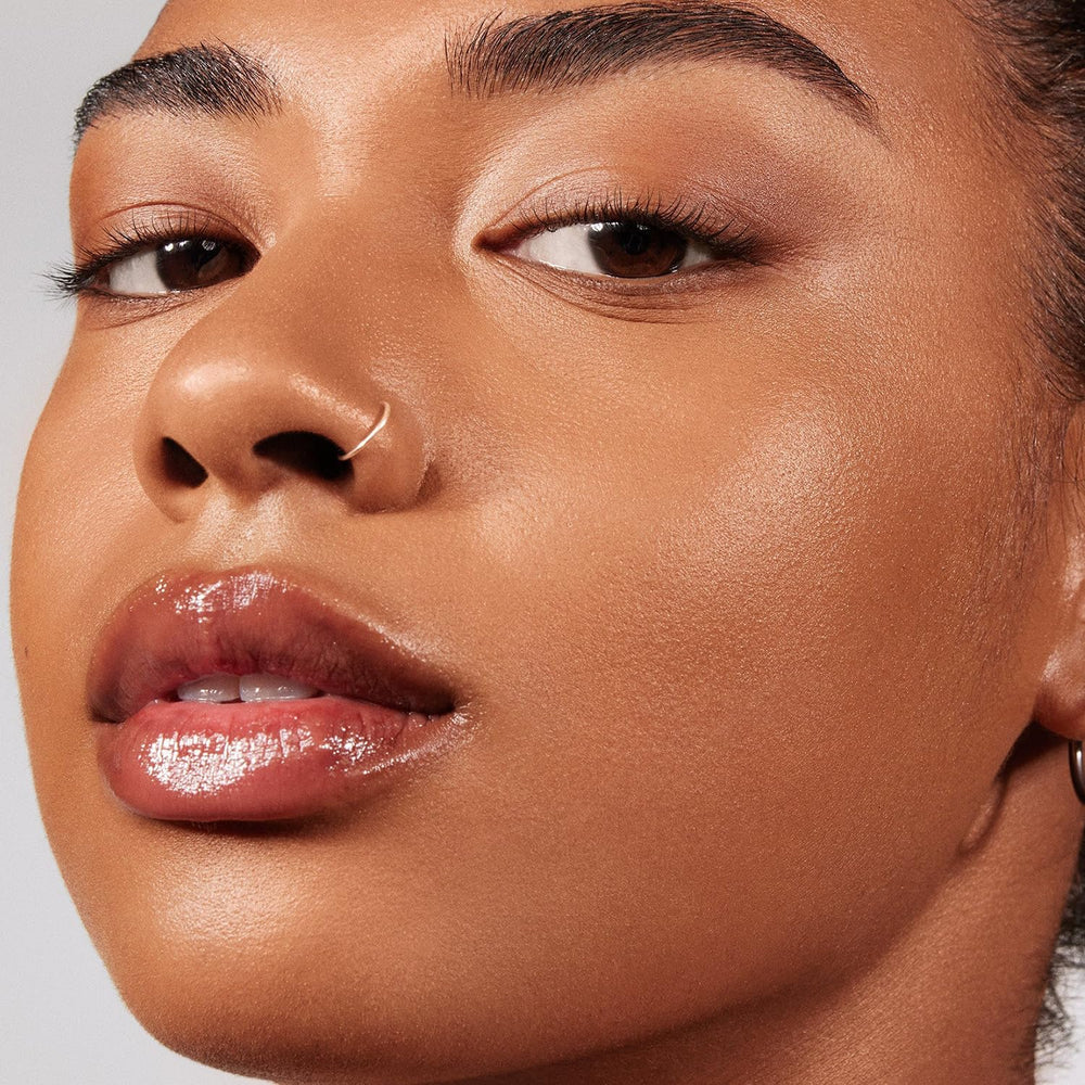 Pump dispensing Morphe Lightform for quick, even application across the face