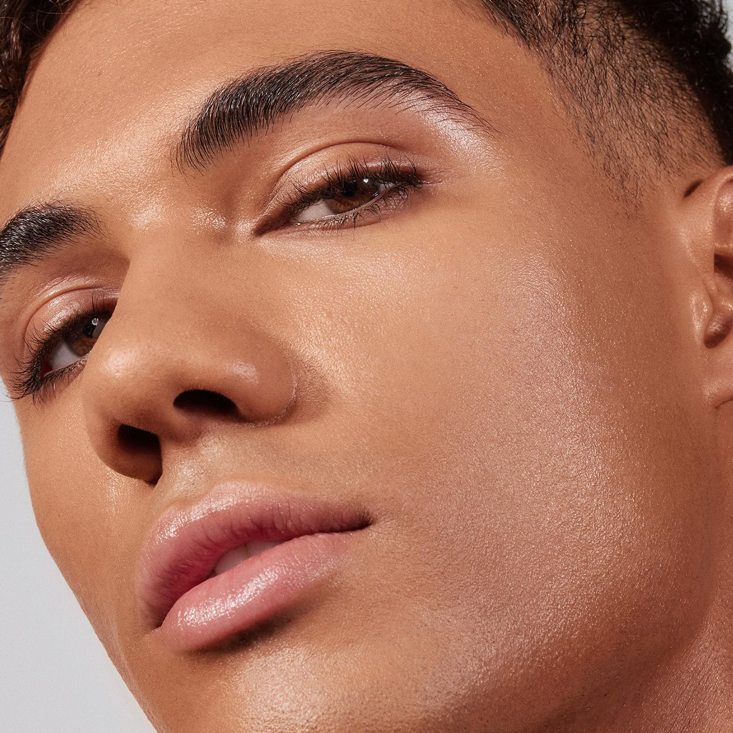 MORPHE Lightform Dewy Foundation swatch demonstrates buildable medium coverage.
