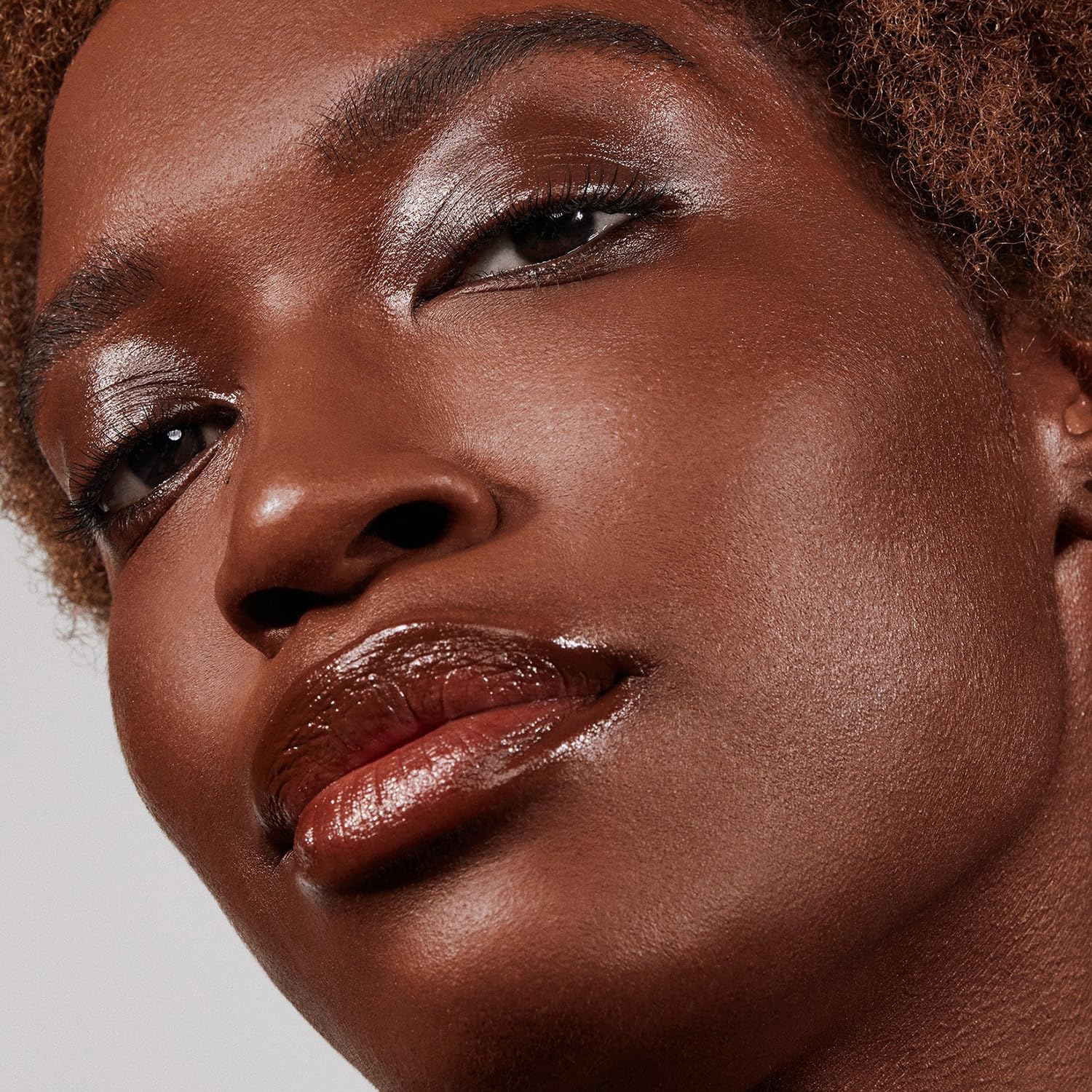 Morphe Lightform Dewy Foundation wear test on skin with glow