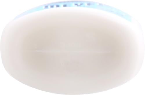 Rain Water scent with white floral notes and garden freshness.