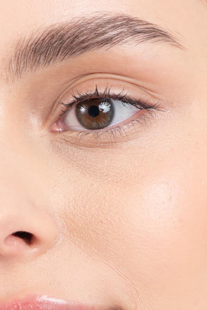 Daily eye care routine with Mudmasky vitamin blend nourishes skin