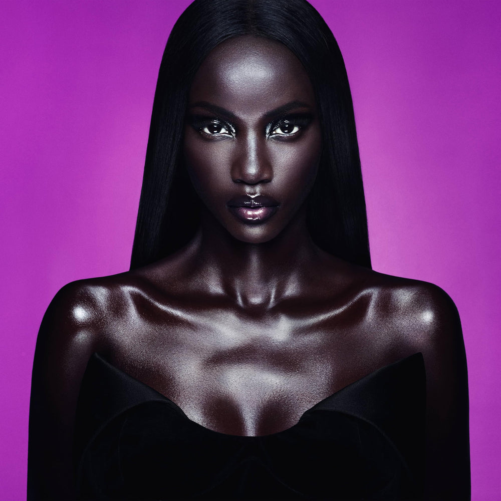 Mugler Alien Extraintense perfume-sillage demonstrates long-lasting projection.