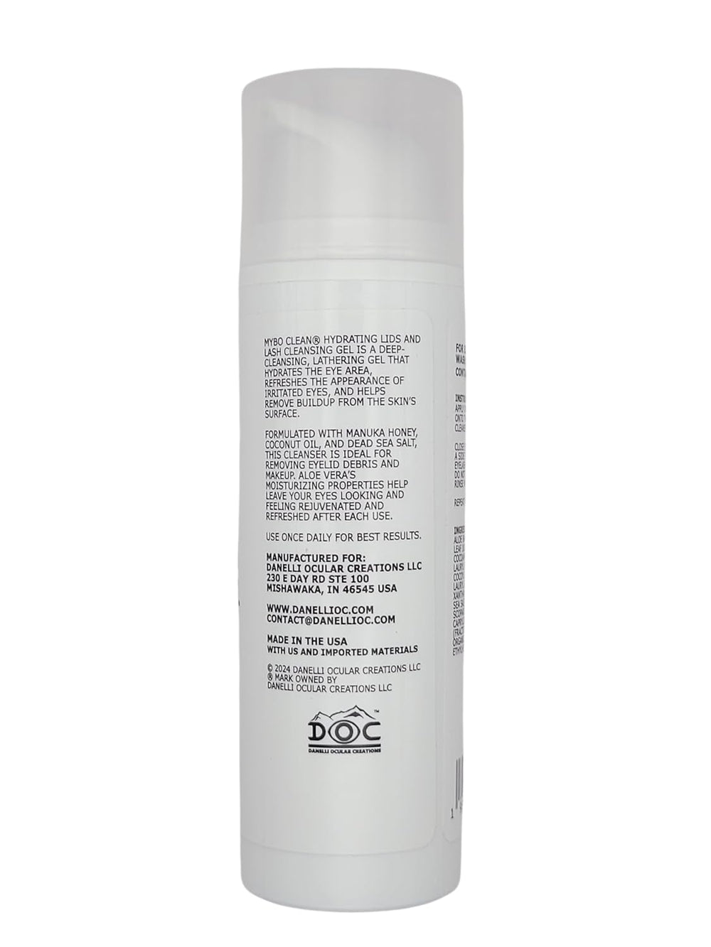 Myboclean eyelid cleansing action demonstrates makeup removal with gentle cleansing.
