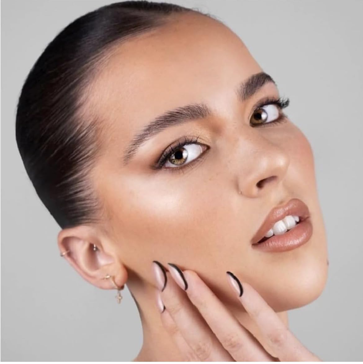 N.V.D R.E.F.Y Brow Sculpt subtle everyday look with soft definition