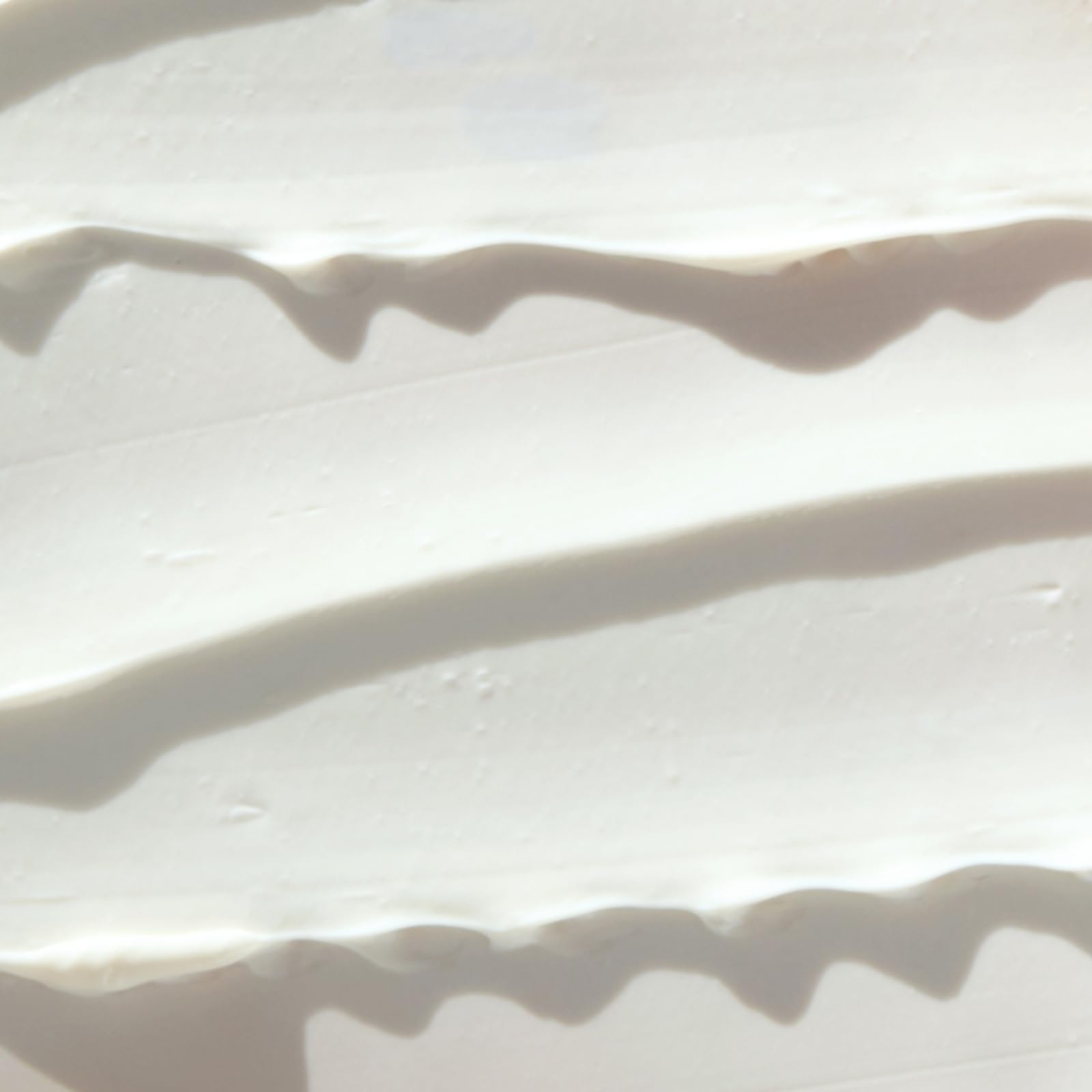 Nakery Fast-Absorbing Butter leaves a non-greasy finish after use