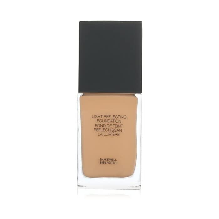 Closeup texture on skin with NARS Light Reflecting Foundation L3.5 Salzburg
