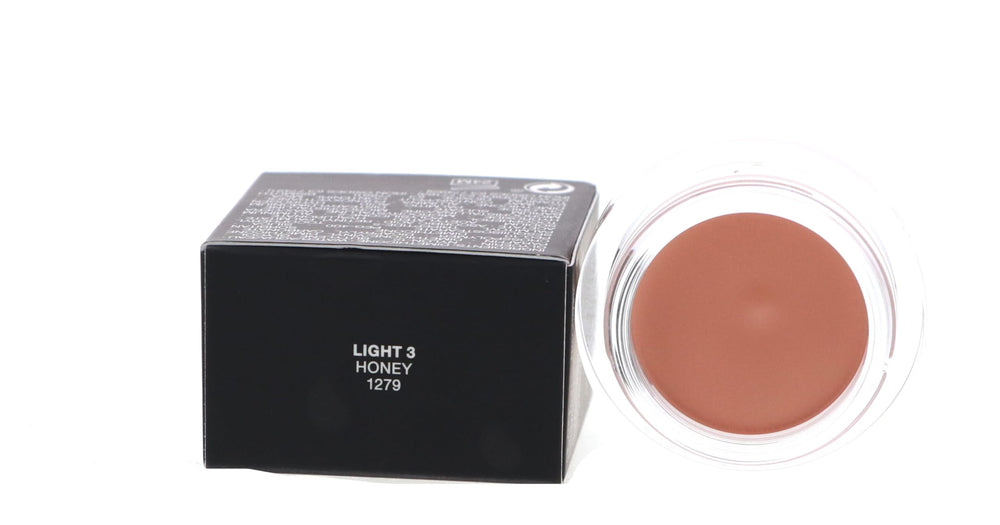 NARS Soft Matte Complete Concealer Honey applicator close-up for precise application